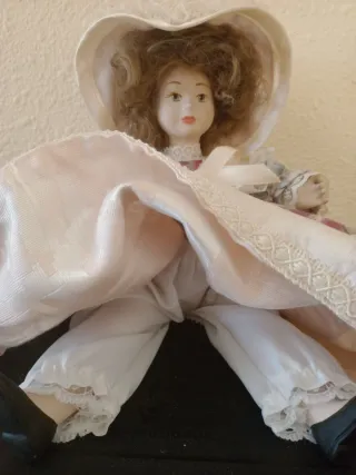 Muñeca de porcelana antigua