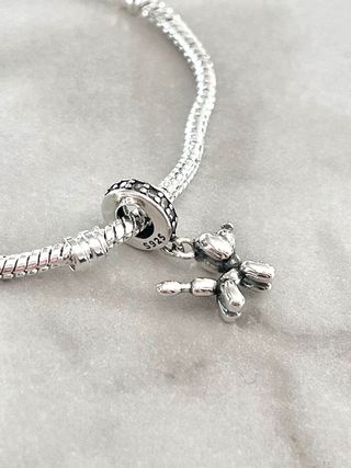 Charm Perro Globo. Plata. NUEVO