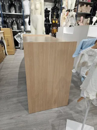 Mostrador de tienda color natural