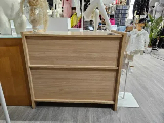 Mostrador de tienda color natural