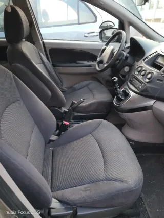 Mitsubishi Grandis 2006