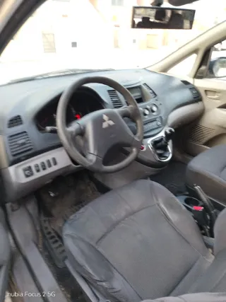 Mitsubishi Grandis 2006