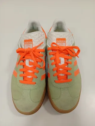 Zapatillas Adidas Gazelle Verde y Naranja.