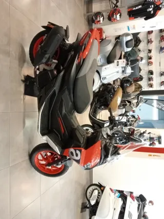 Aprilia SR GT 125 sport