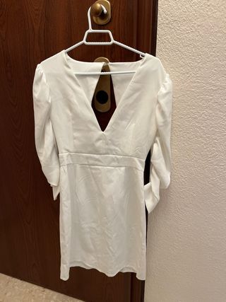Vestido corto blanco escote pico