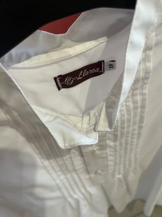 Traje saragüell/fallero tonos grises y blancos.