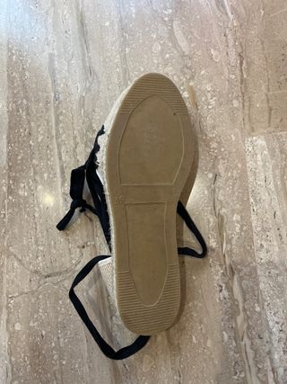 Traje saragüell/fallero tonos grises y blancos.