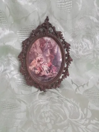 Cornice in ottone con decorazioni