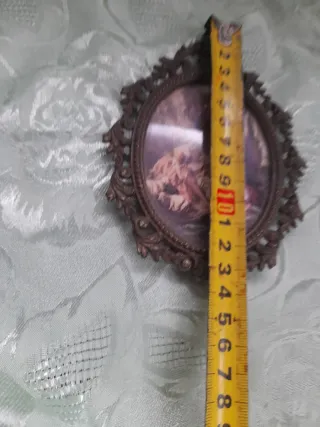 Cornice in ottone con decorazioni