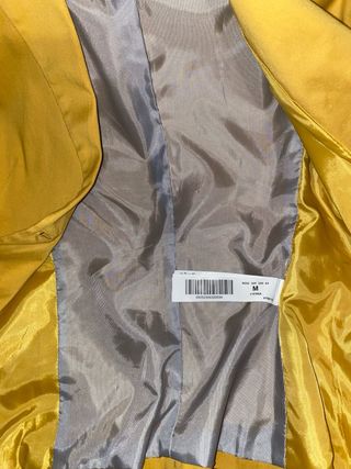 Americana Stradivarius mostaza.