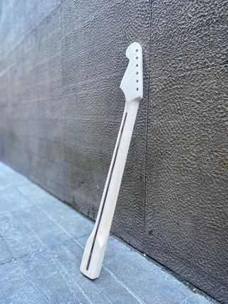 Cuerpo Stratocaster y Mástil Maple