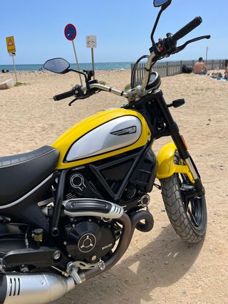 Ducati Scrambler Icon Amarilla 2020/2021
