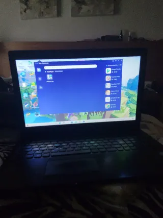 Ordenador portátil negro gamin Windows11 instalado