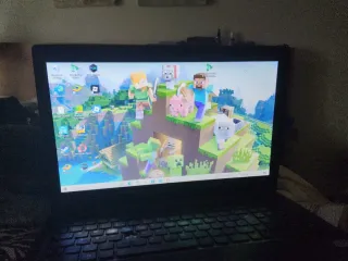 Ordenador portátil negro gamin Windows11 instalado