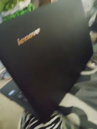 Ordenador portátil negro gamin Windows11 instalado