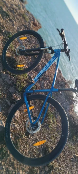 Bicicleta TREK de montaña azul