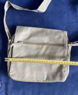 Bolso bandolera beige con logo MM 58
