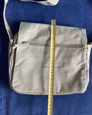 Bolso bandolera beige con logo MM 58