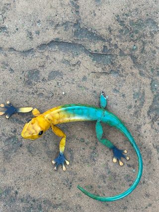 Lagartija decorativa de metal