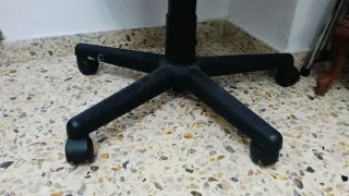 Silla giratoria oficina negra