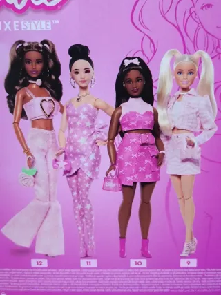 Barbie Deluxe Style con abito moderno