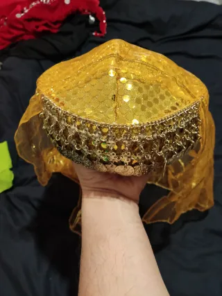 Ropa de baile oriental dorada