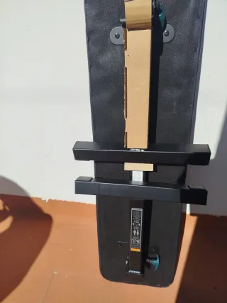 Banco plegable y 2 mancuernas