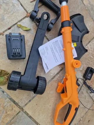 Desbrozadora LawnMaster a Batería CLGT2425S