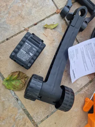 Desbrozadora LawnMaster a Batería CLGT2425S