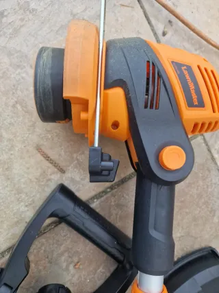 Desbrozadora LawnMaster a Batería CLGT2425S