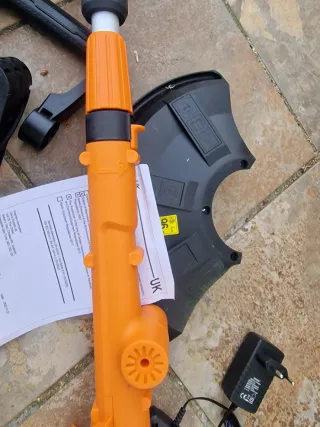 Desbrozadora LawnMaster a Batería CLGT2425S