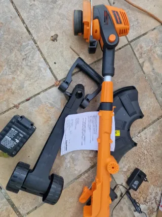 Desbrozadora LawnMaster a Batería CLGT2425S