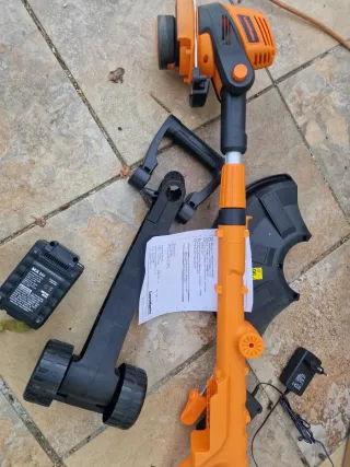 Desbrozadora LawnMaster a Batería CLGT2425S