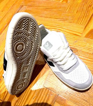 Zapatillas Veja grises y blancas