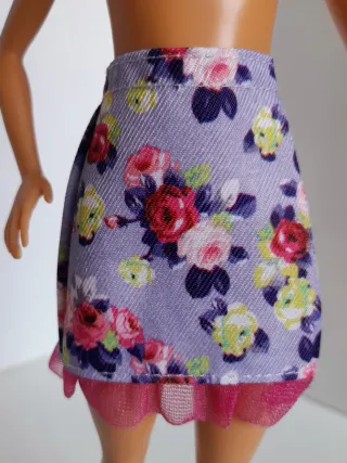 gonna Barbie con rose e volant 2024