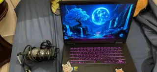 Gigabyte Laptop - Nero e Viola