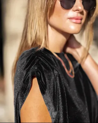 Camiseta Terciopelo Negra Manga Corta