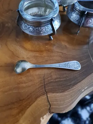 Saleros antiguos soviéticos con cucharas