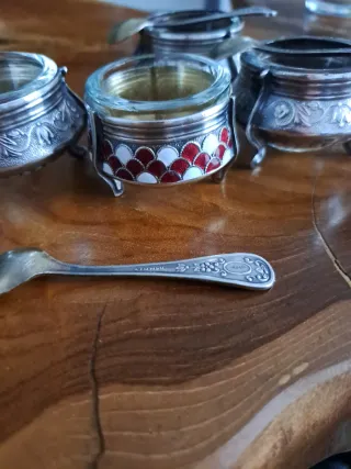 Saleros antiguos soviéticos con cucharas