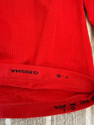 Camiseta Hoko Geisha Roja Manga Larga