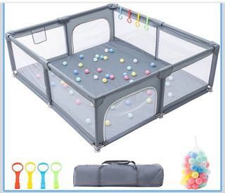 Parque infantil con pelotas