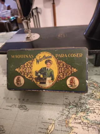 Máquina de coser WERTHEIM antigua