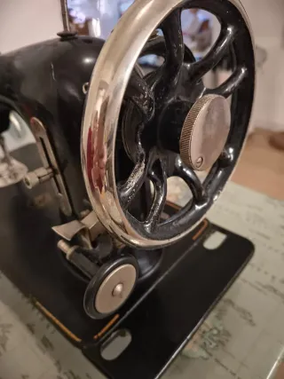 Máquina de coser WERTHEIM antigua