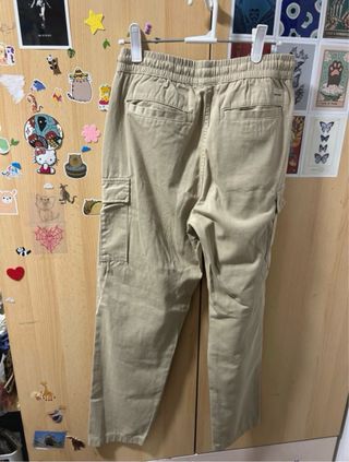 Pantalones cargo Bershka beige