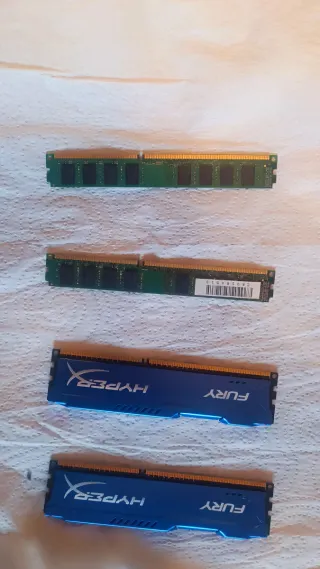 Memoria RAM DDR3 4gb cada una, 16gb en total.
