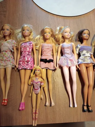 Lotto 8 Barbie Mattel, Disney e altro