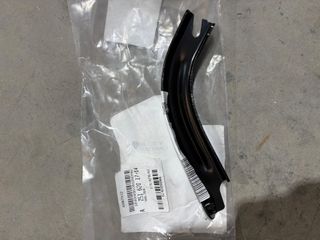 SOPORTE PARAGOLPES DELANTERO MERCEDES BENZ W251