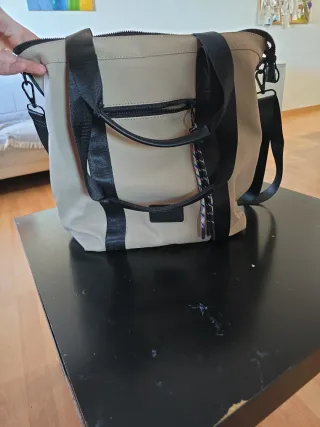 Bolso de hombro y de mano beige y negro