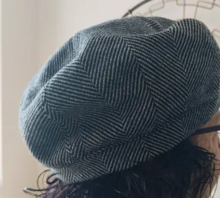 Gorra estilo boina gris y negra