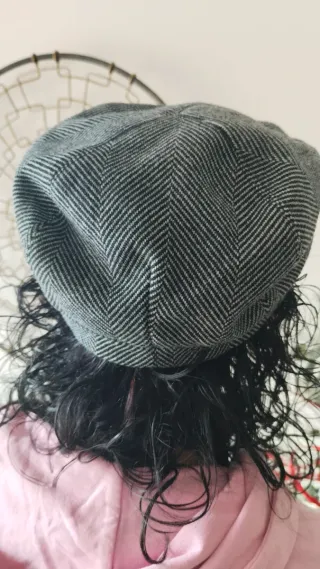 Gorra estilo boina gris y negra